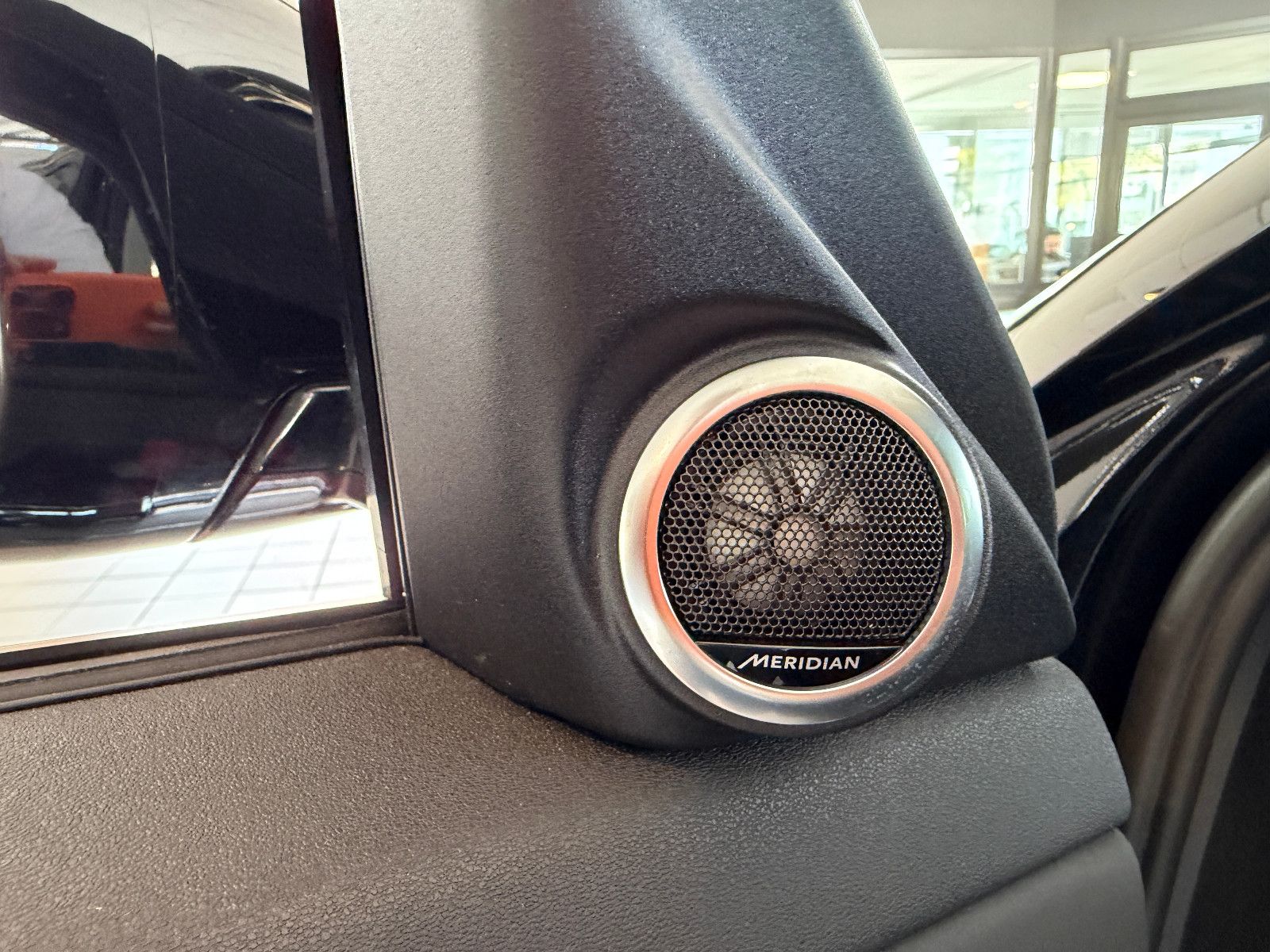 Fahrzeugabbildung Land Rover Evoque R-Dynamic SE/PANORAMA/MERIDIAN/KAMERA