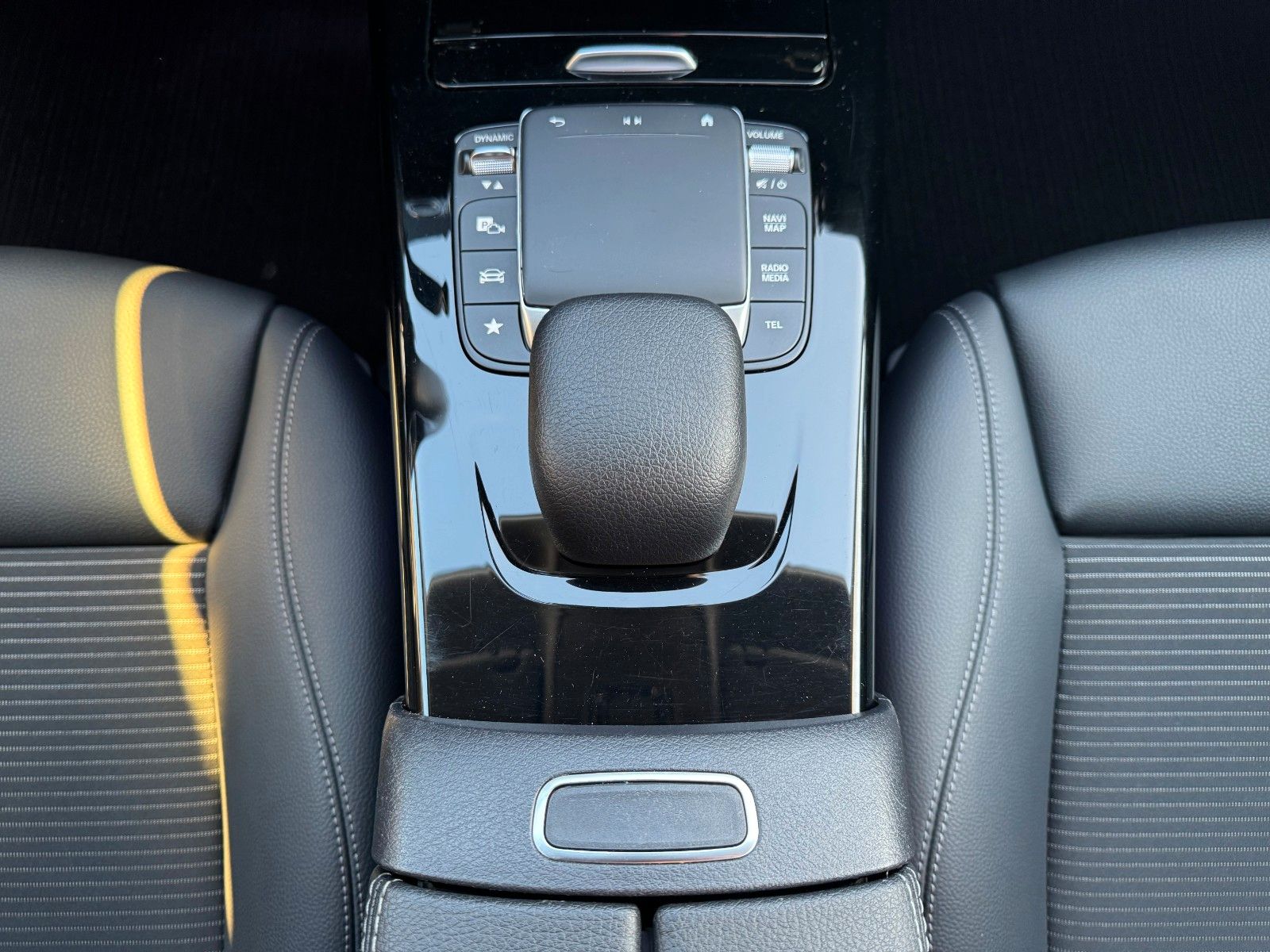 Fahrzeugabbildung Mercedes-Benz A 180 Progressive+LED+Ambiente+RFK+TotW