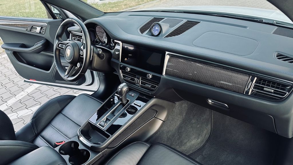 PORSCHE Macan 2024
