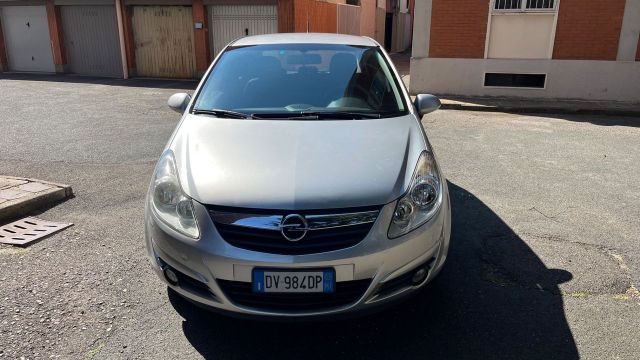 Opel Corsa 1.4 16V 5 porte Cosmo