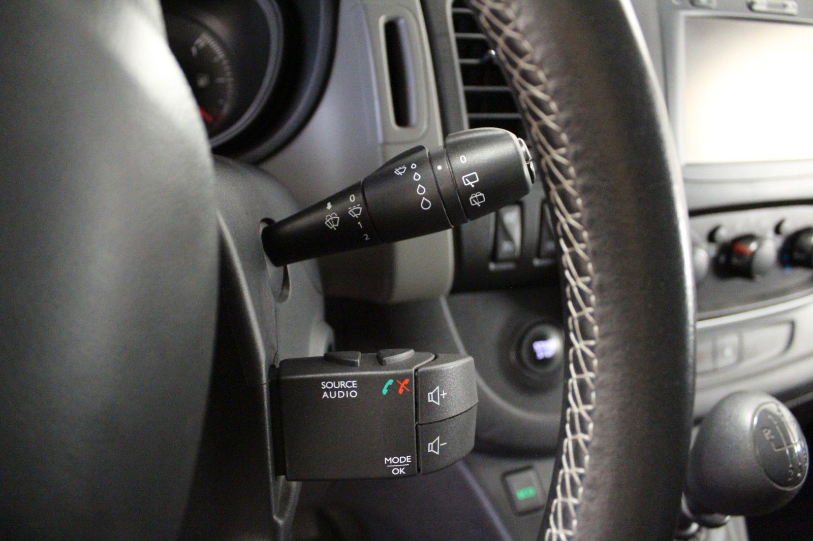 Fahrzeugabbildung Renault Trafic Combi dci 125 Expression*9-Sitzer*Navi*AH