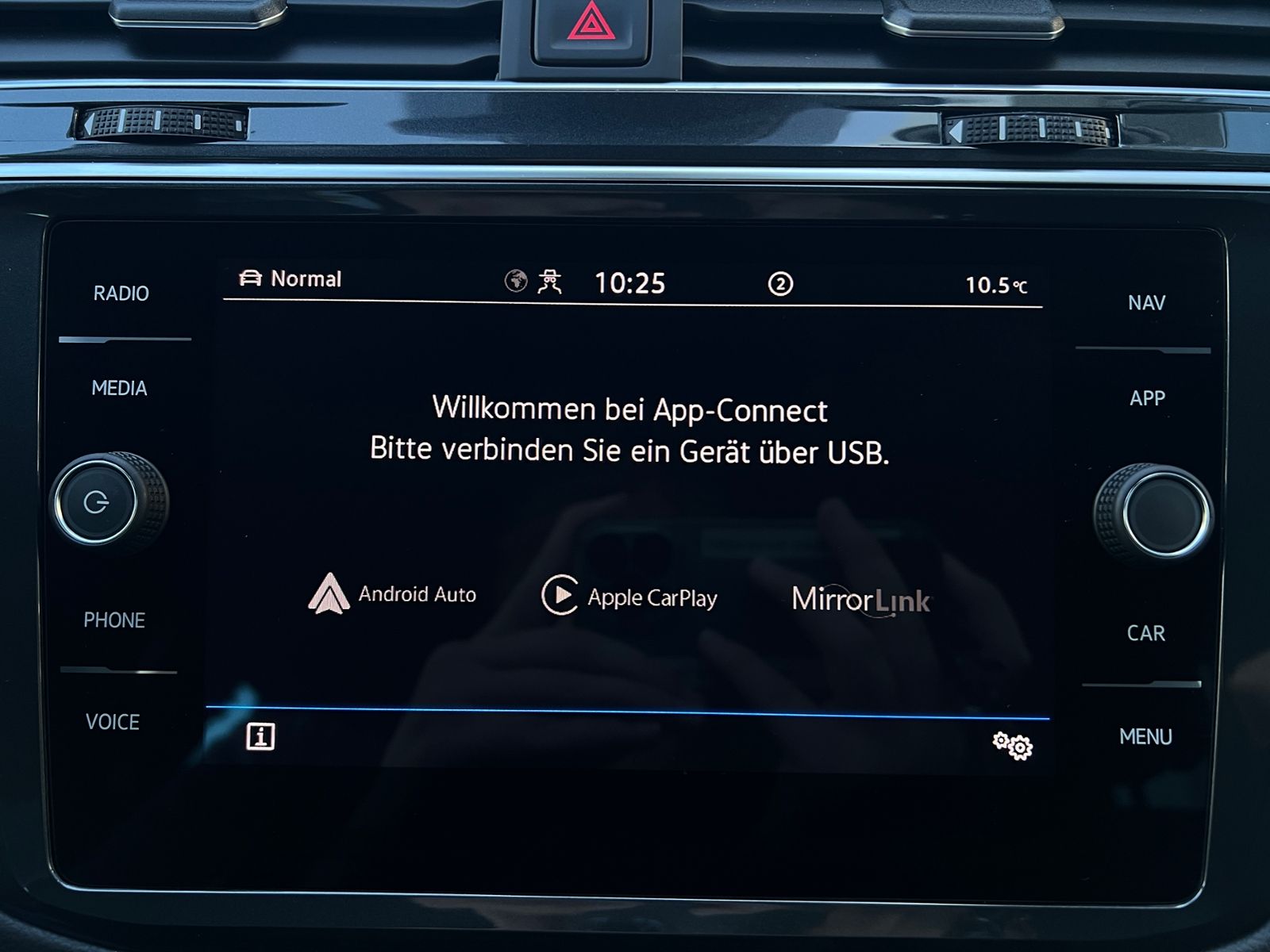 Fahrzeugabbildung Volkswagen Tiguan Elegance 2.0 TSI DSG 4MOTION *AHK, Matrix
