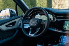 AUDI Q7 TDI / S LINE/ 22"/ ADVANCED/ PANO/ 7 SITZE AUDI Q7 TDI / S LINE/ 22"/ ADVANCED/ PANO/ 7 SITZE