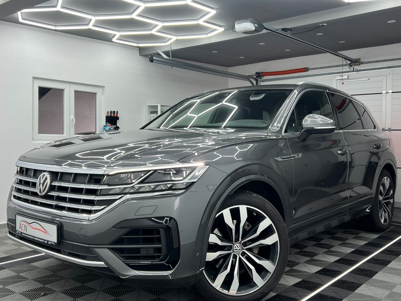 Fahrzeugabbildung Volkswagen Touareg 4Motion R-LINE/MATRIX/AHK/INNOVISION/21*