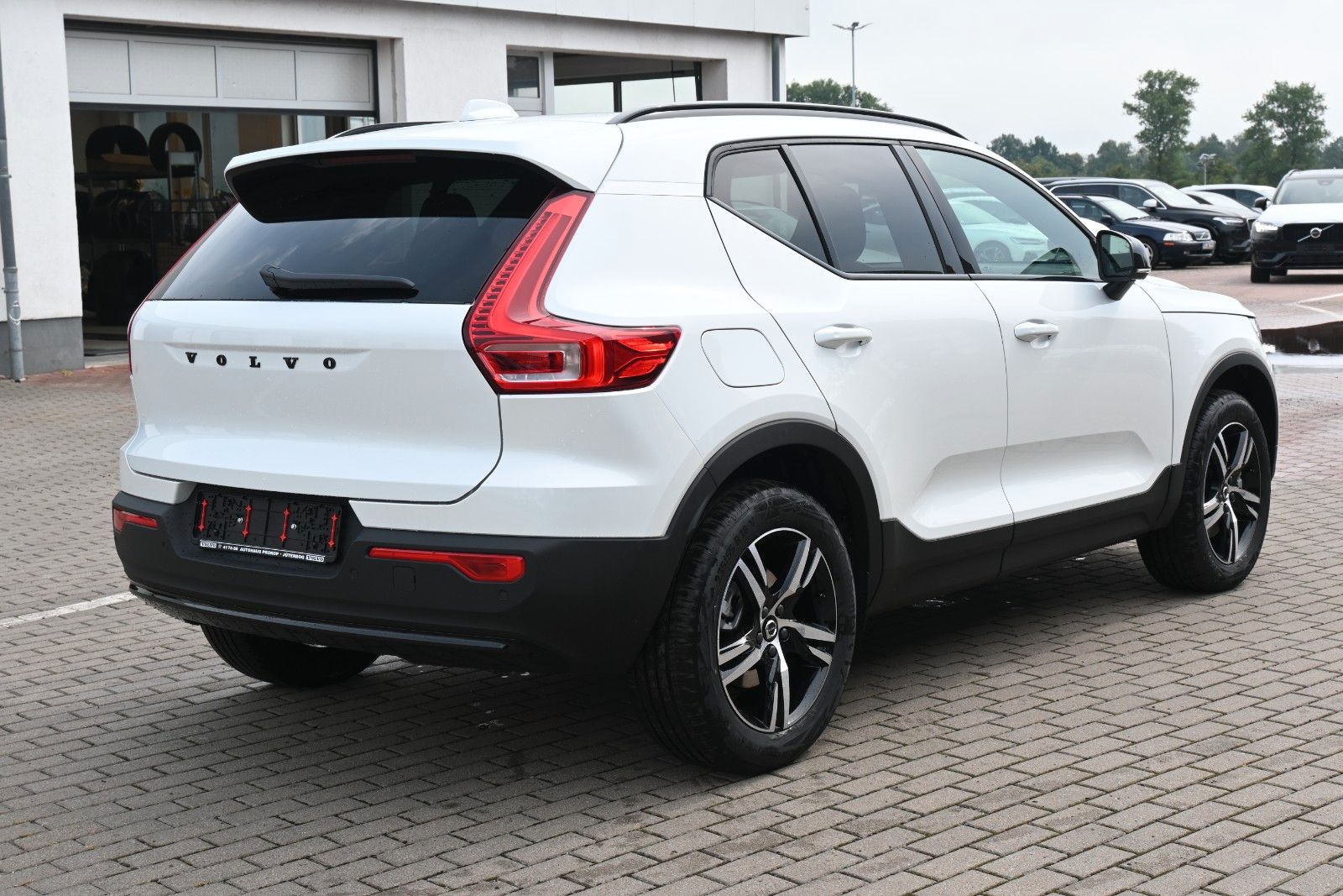 Fahrzeugabbildung Volvo XC40 B3 DKG Plus Dark*FSHZG*Pixel*360°*ACC