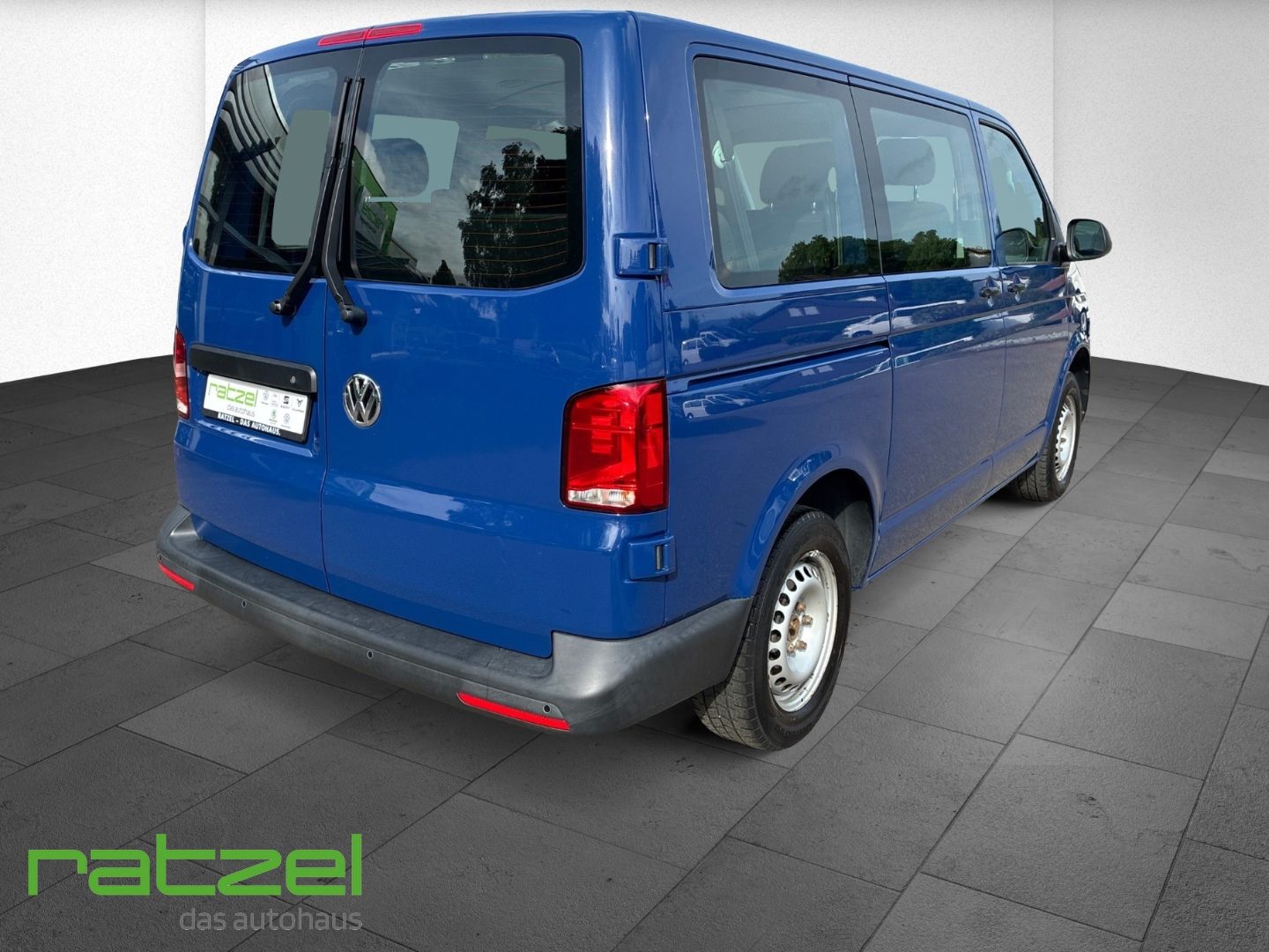 Fahrzeugabbildung Volkswagen T6.1 Kombi 2.0 TDI DAB Notbremsass. PDC 9-Sitzer