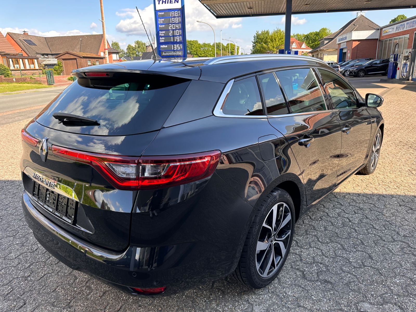 Fahrzeugabbildung Renault Megane Grandtour 1.7 dCi BOSE DCT ACC/Navi/LED