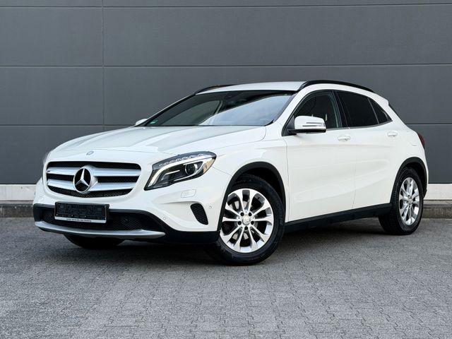 MERCEDES-BENZ GLA 180 Style *Bi-Xenon* Rkam Navi 2.Hand TopZus
