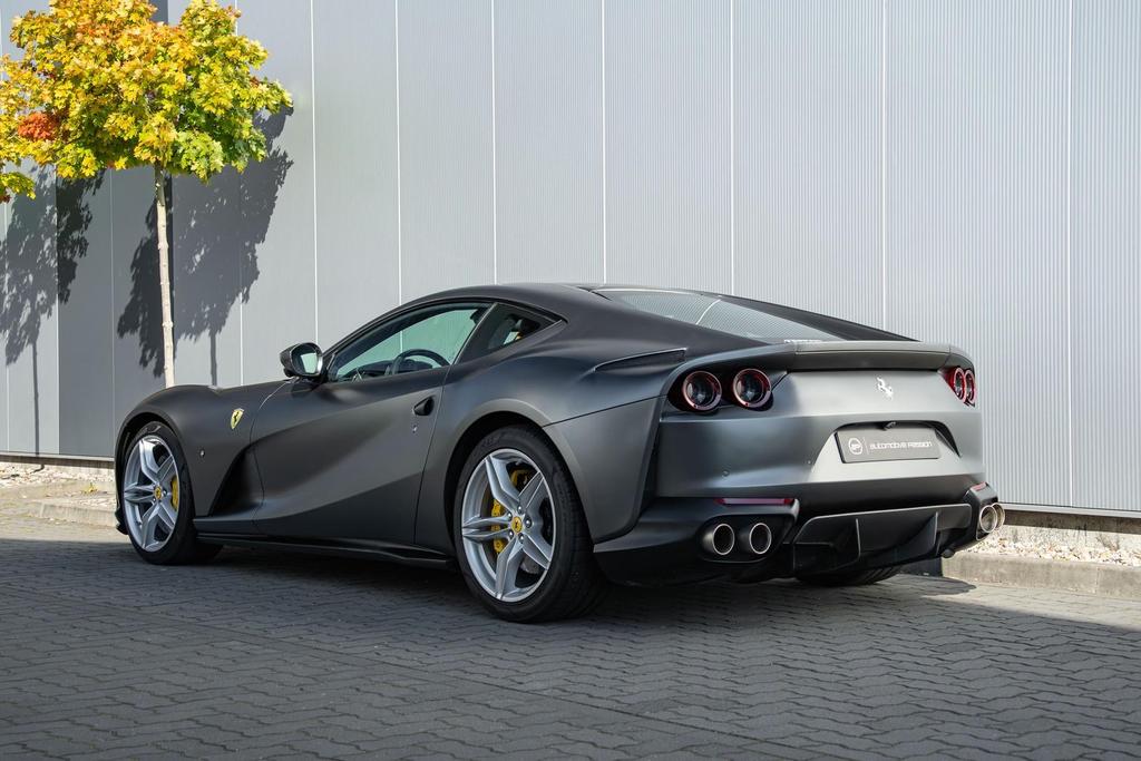 Ferrari 812
