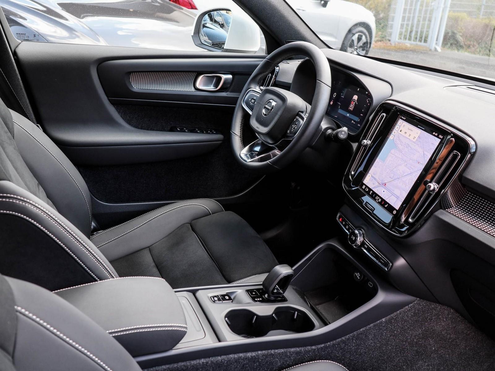 Volvo XC40 B3 Core NP: 51.820,-//360°K/BLIS/PIXEL