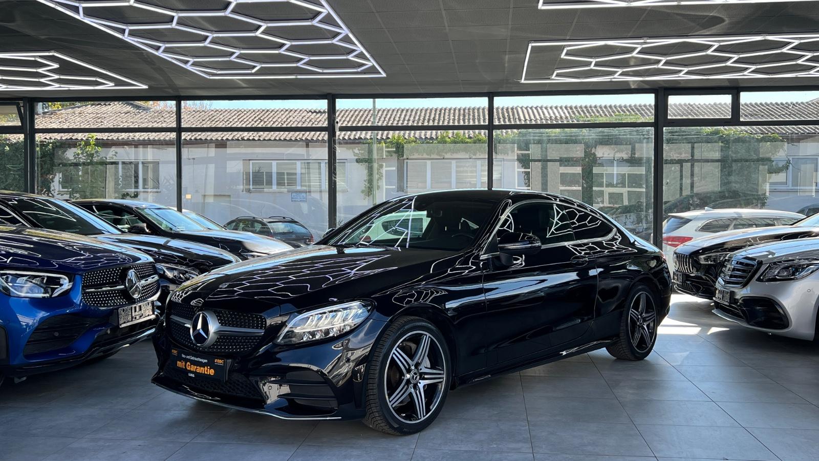 Mercedes-Benz C 200 AMG LINE LED LEDER NAVI KAMERA KEYLESS