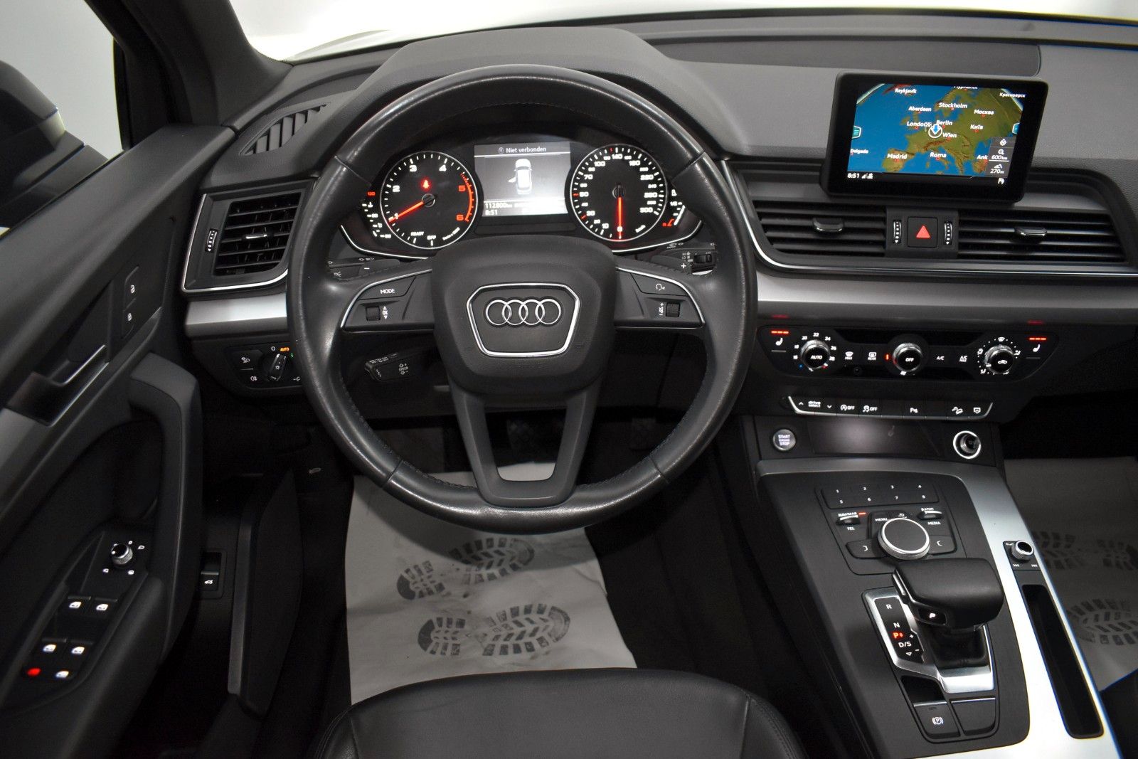 Fahrzeugabbildung Audi Q5 35 TDI quattro S Line Leder,Navi,LED,SH,PDC