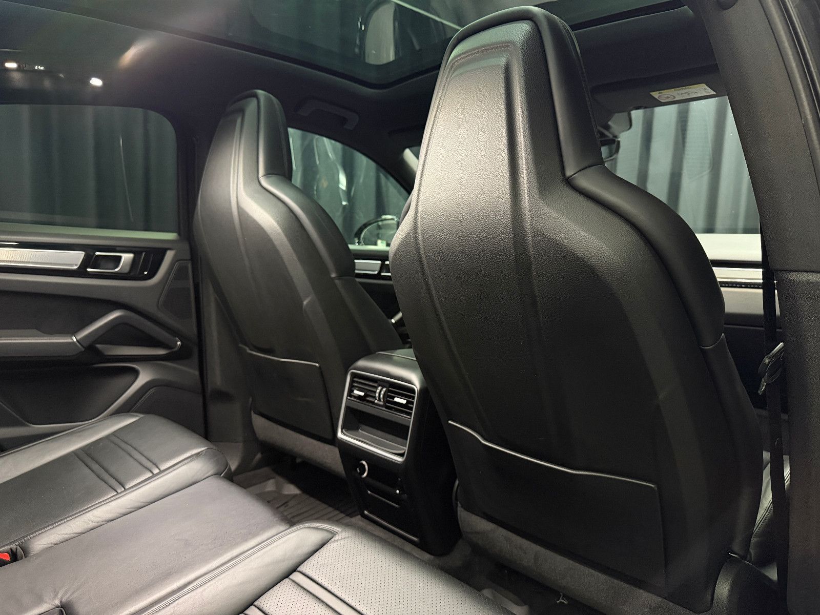 Fahrzeugabbildung Porsche Cayenne Coupe Basis |LED|LUFT|STDHZ