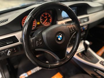 BMW 318 d Touring *Klima*SHZ*TÜV*Navi*PDC*AHK*