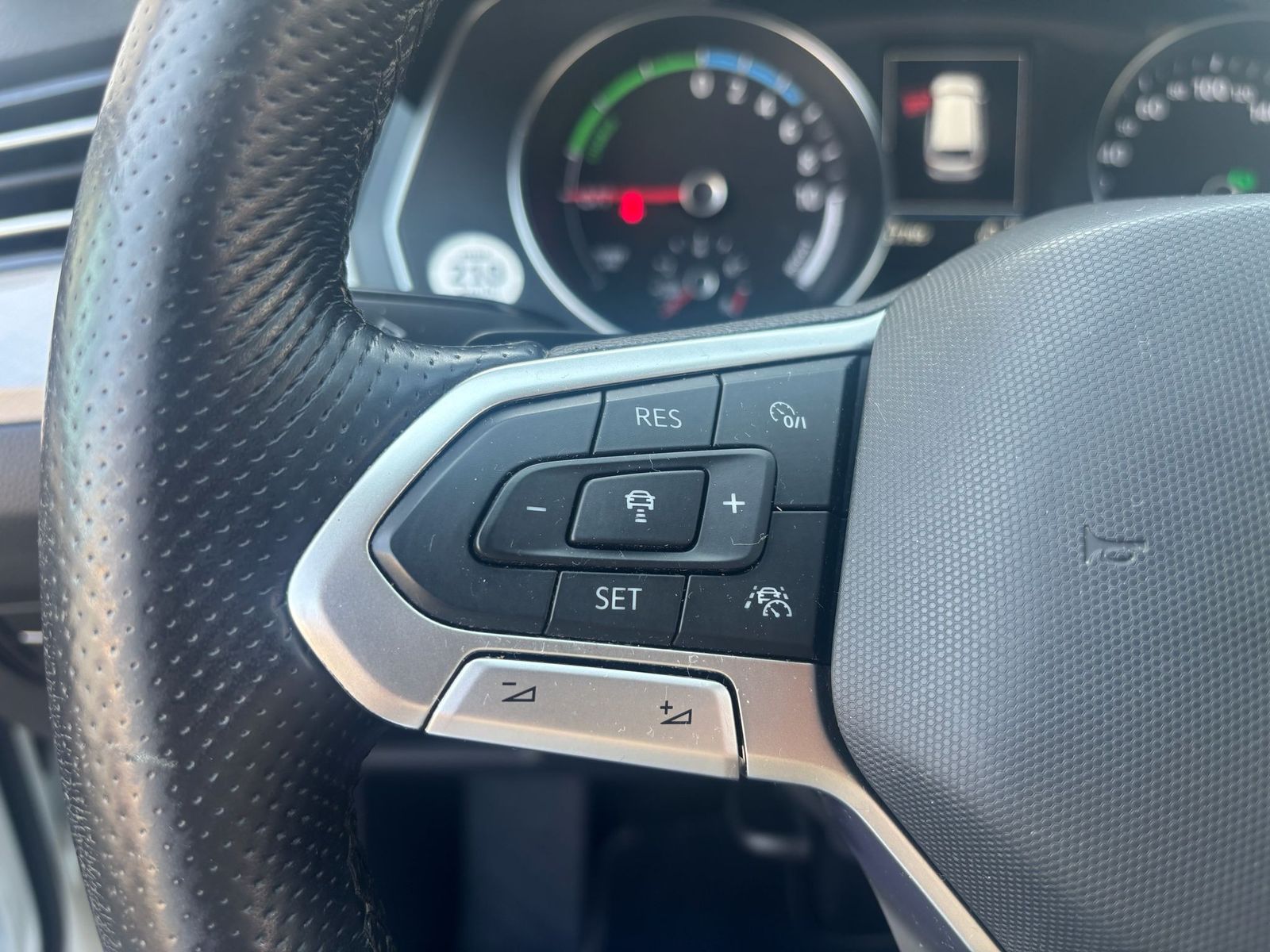 Fahrzeugabbildung Volkswagen Passat Var. 1.4 GTE-NAV-LED-KAMERA-ACC-APPS-SHZ-