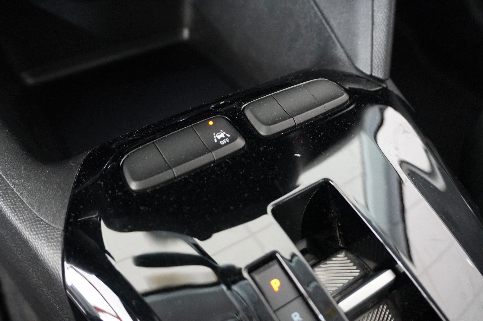 Fahrzeugabbildung Opel Corsa-e F EDITION 7KW NAVI/VIRT/TEMP/DAB/WÄRMEP.