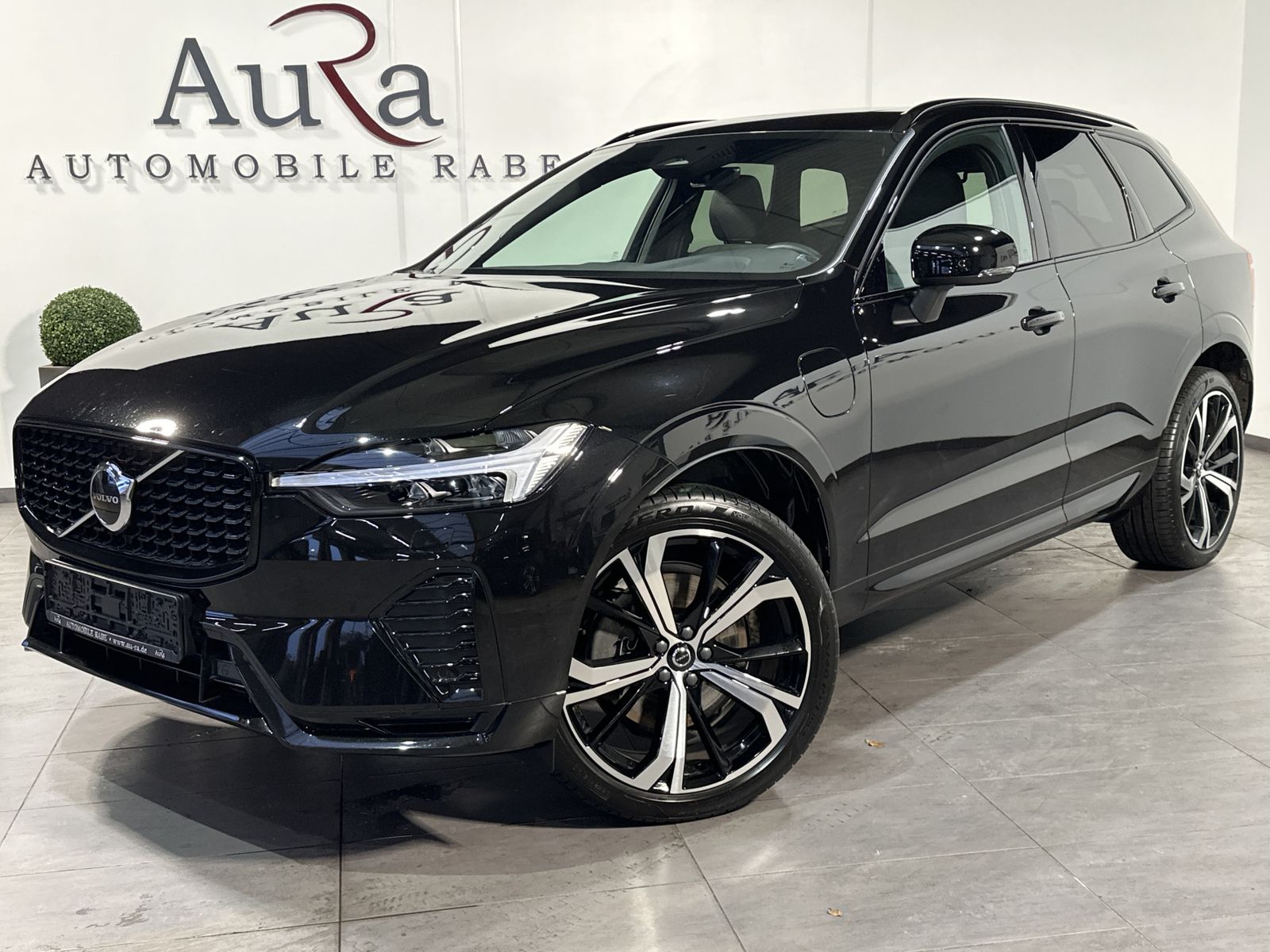 Fahrzeugabbildung Volvo XC60 T6 AWD Recharge Plus Dark NAV+LED+VCOCK+KAM