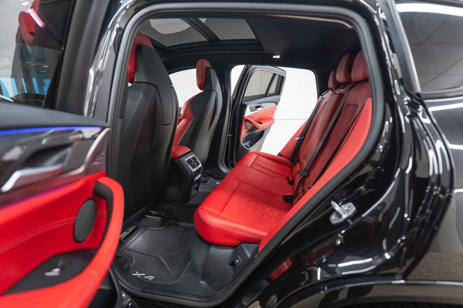 Fahrzeugabbildung BMW X4 M COMPETITION ACC H&K HUD LED 360°