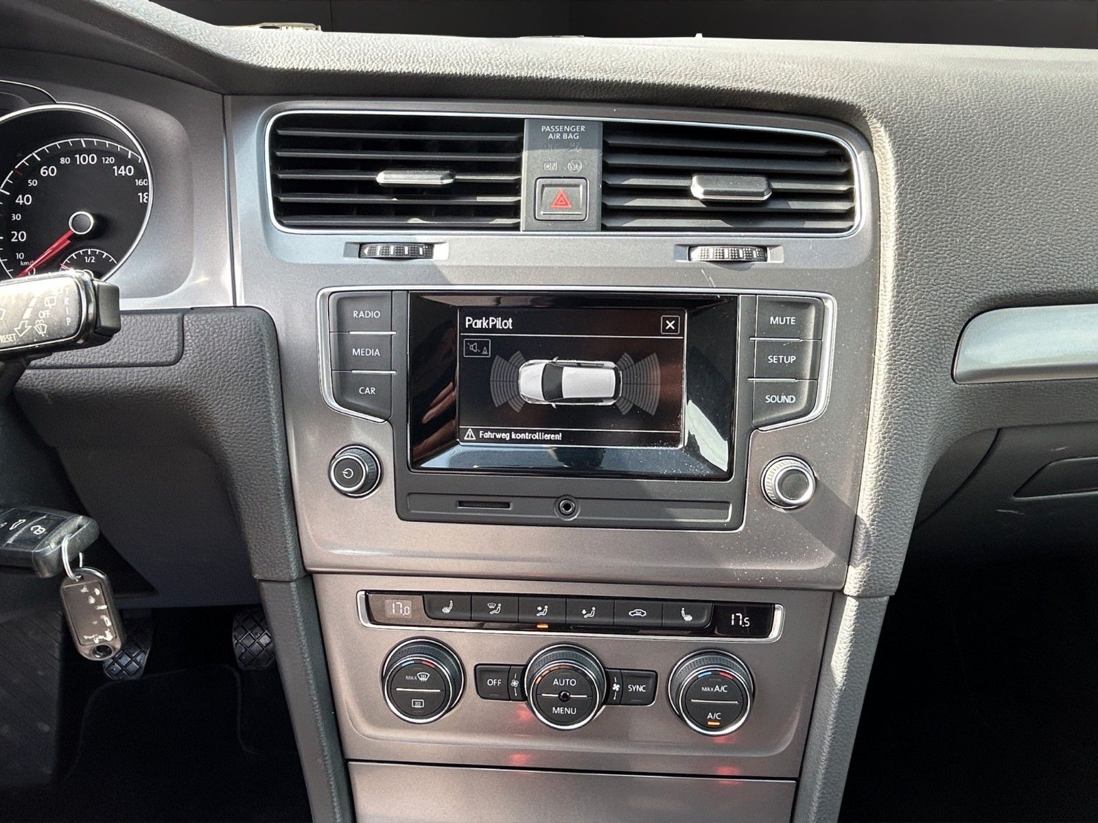 Fahrzeugabbildung Volkswagen Golf VII Lim. Trendline BMTKlimaaut./5Türig/