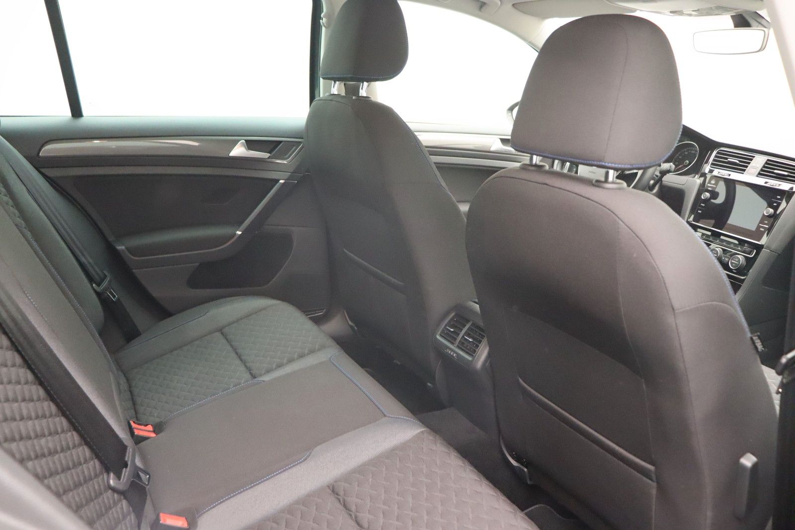 Fahrzeugabbildung Volkswagen Golf VII 1.0 Lim. Join
