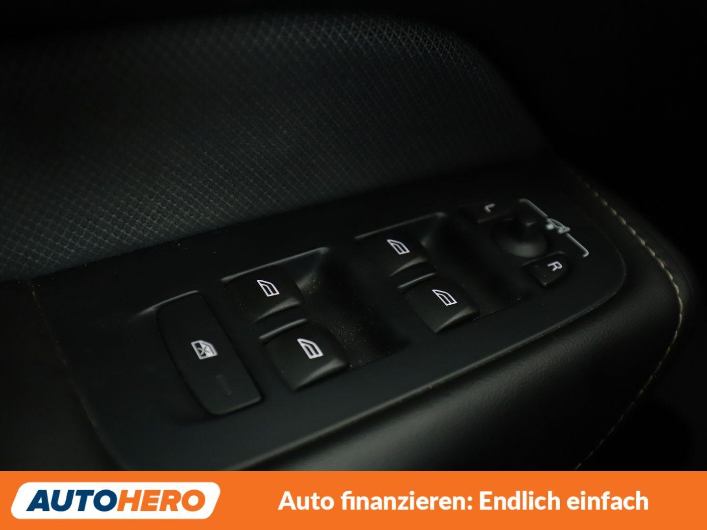 Volvo XC60 2.0 T5 R-Design 2WD Aut.*NAVI*LED*CAM*PDC*