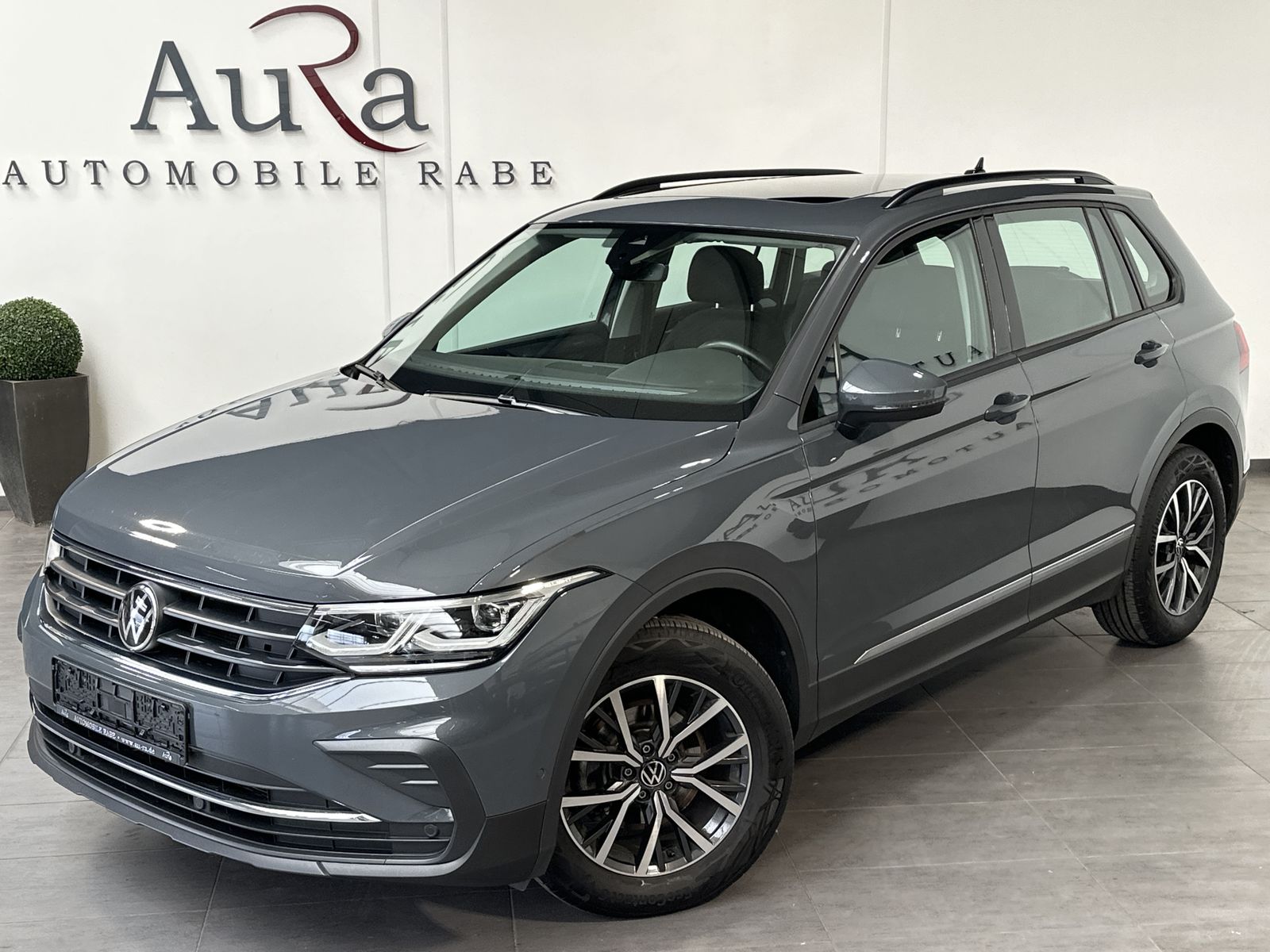 Fahrzeugabbildung Volkswagen Tiguan 2.0 TDI DSG 4M Life NAV+LED+KAM+PANO+AHK