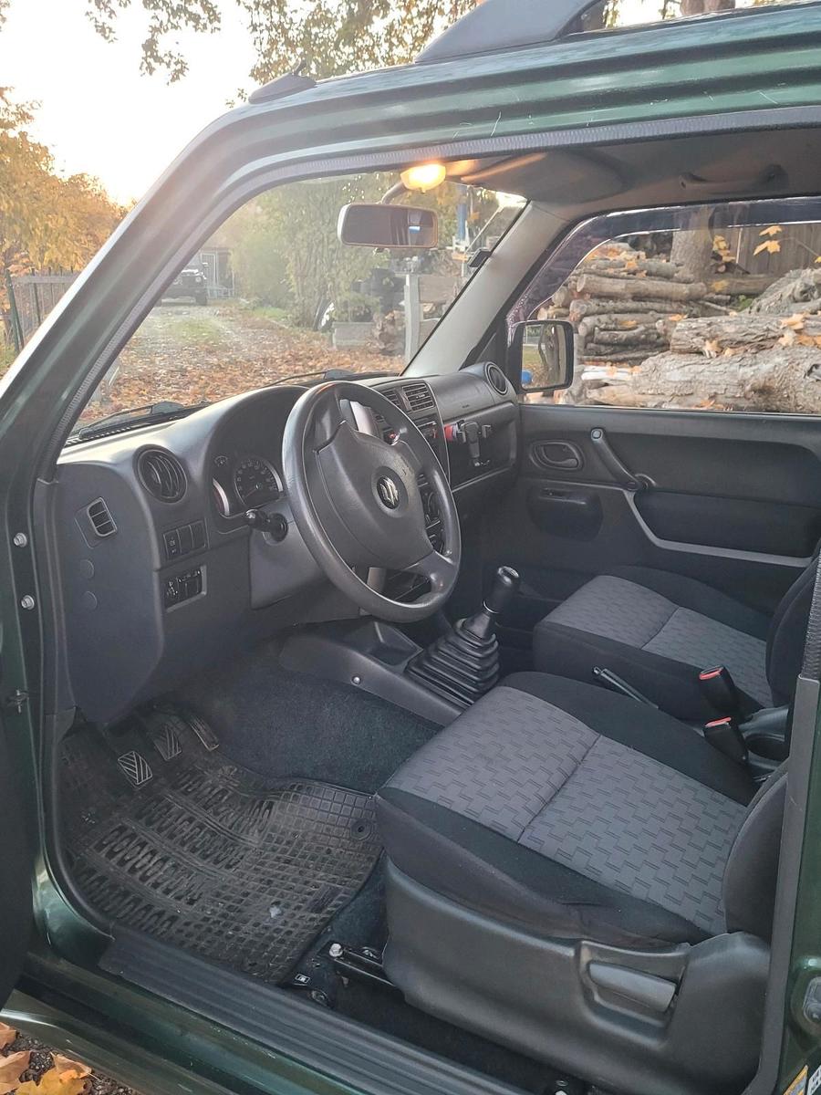 Suzuki Jimny 2009 — interior