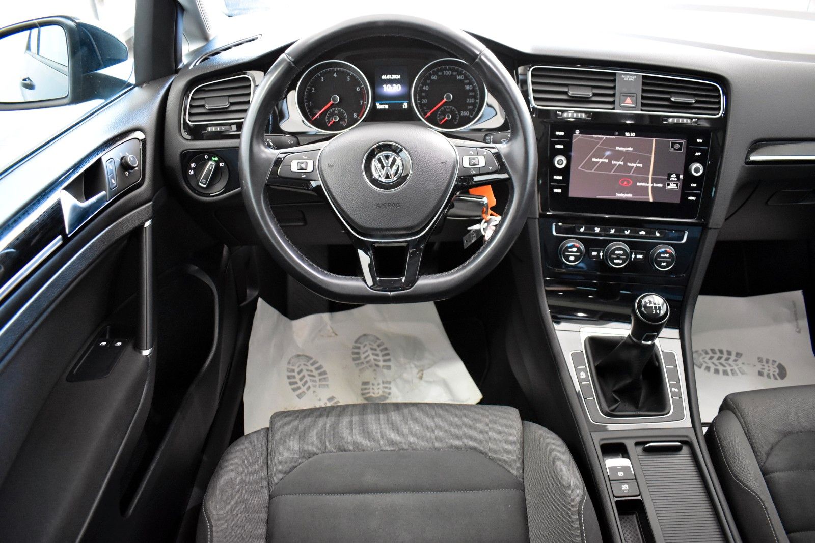 Fahrzeugabbildung Volkswagen Golf VII Lim. Highline T.Leder,Navi,LED,Panorama