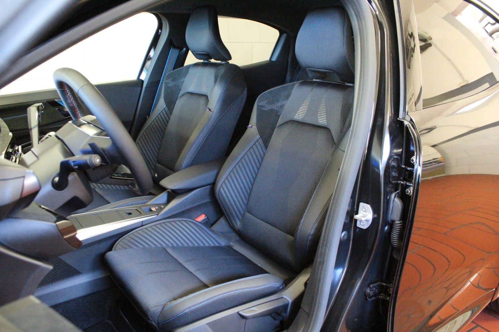 Fahrzeugabbildung Renault Clio VI TCe 115 EDC Esprit Alpine*Harman Kardon*