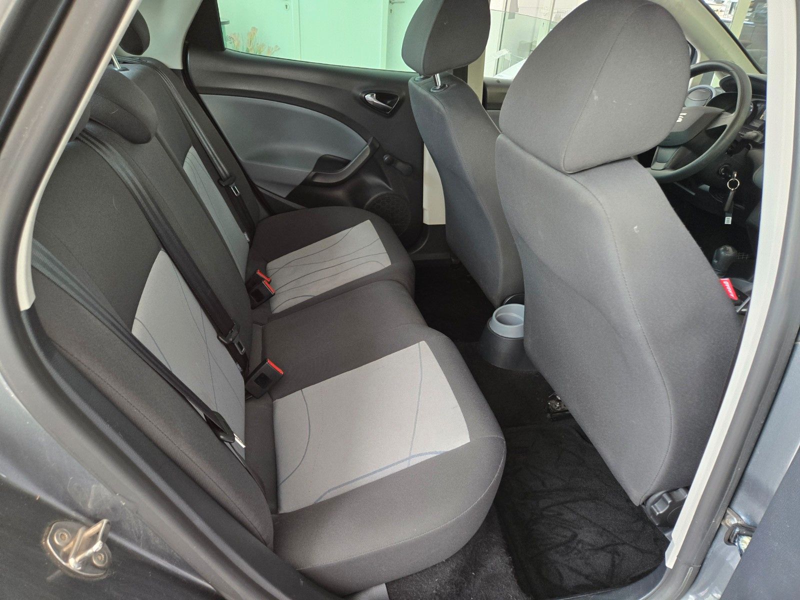 Fahrzeugabbildung SEAT Ibiza Lim. Reference Salsa