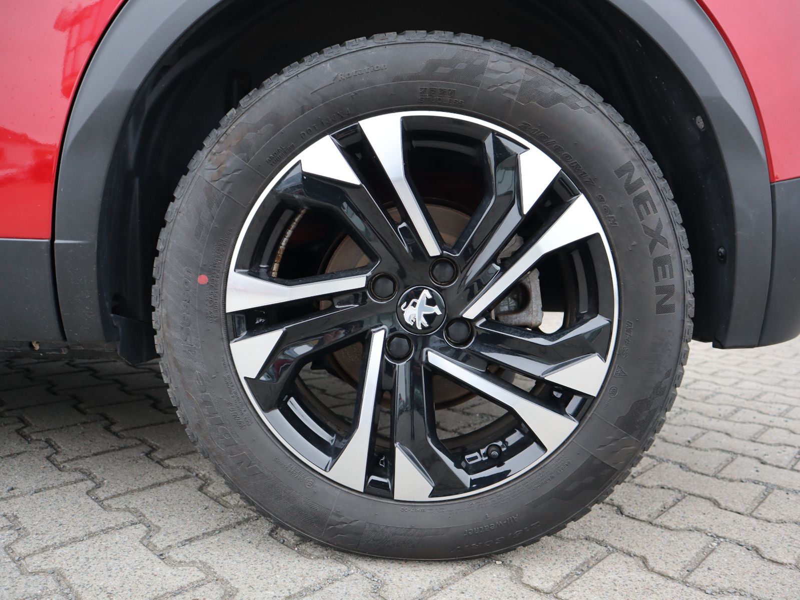 Peugeot e-2008 100kW Allure Pack LED/Klima/180°/Navi imagem 3