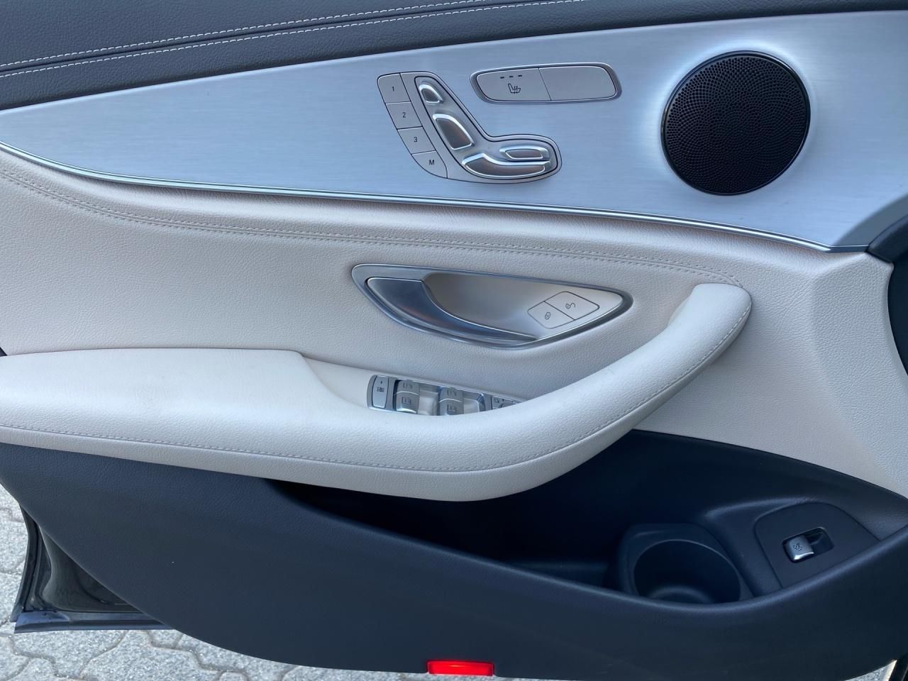 Fahrzeugabbildung Mercedes-Benz E 300de 4M T WIDESCREEN+AHK+EASYPACK+AMBIENTE+