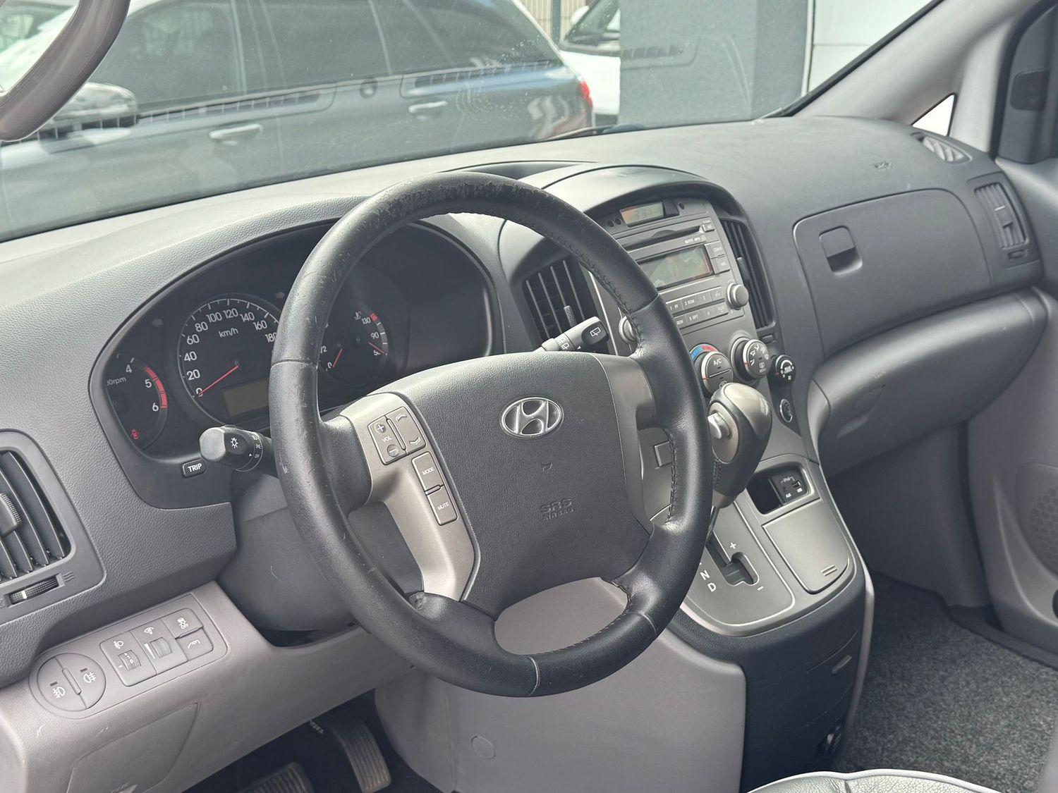 Hyundai H-1 Travel Comfort Leder SHZ AHK Standh. 8Sitze