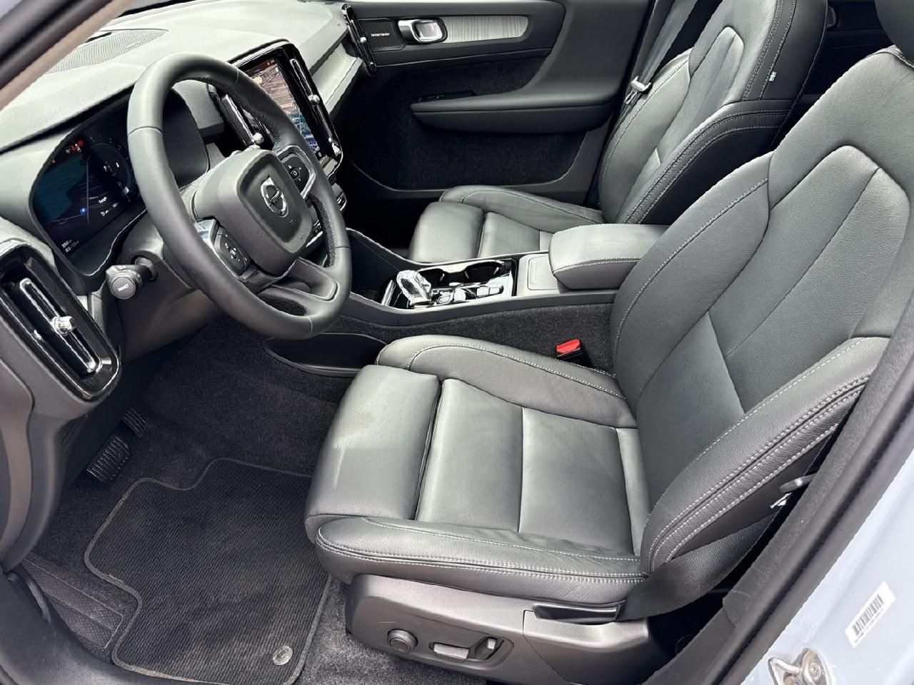 Fahrzeugabbildung Volvo XC40 B4B Plus Dark