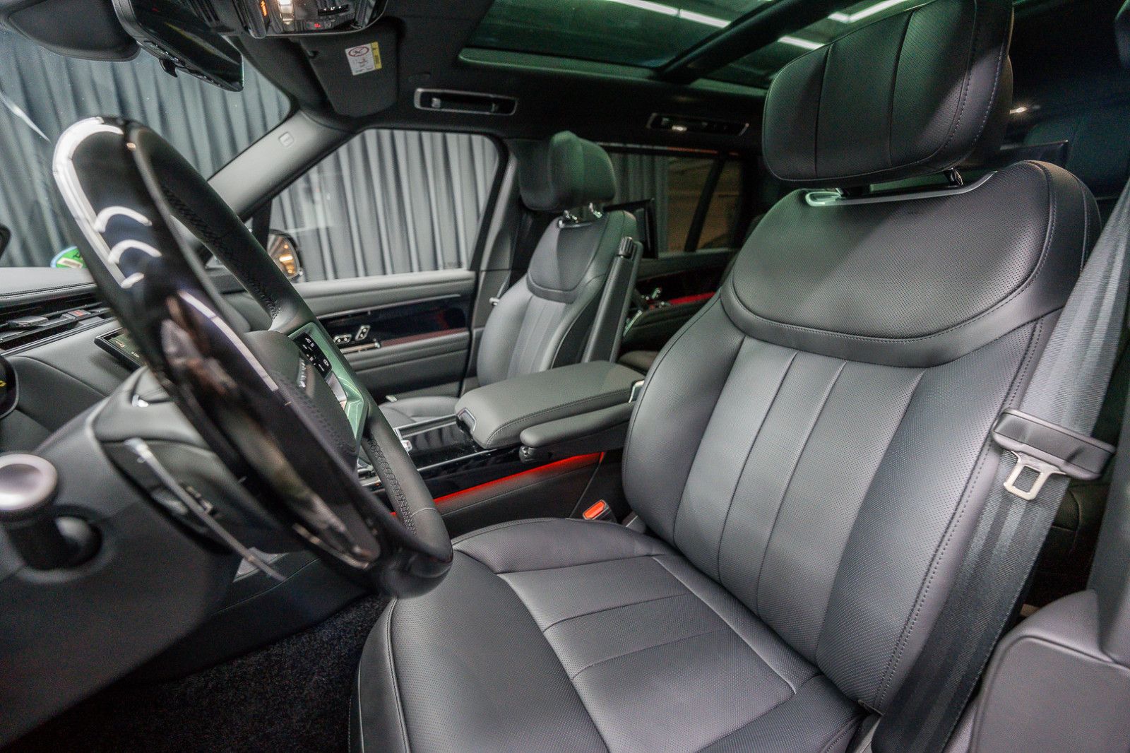 Fahrzeugabbildung Land Rover Range Rover P530 Autob. LWB Fond-TV 23''