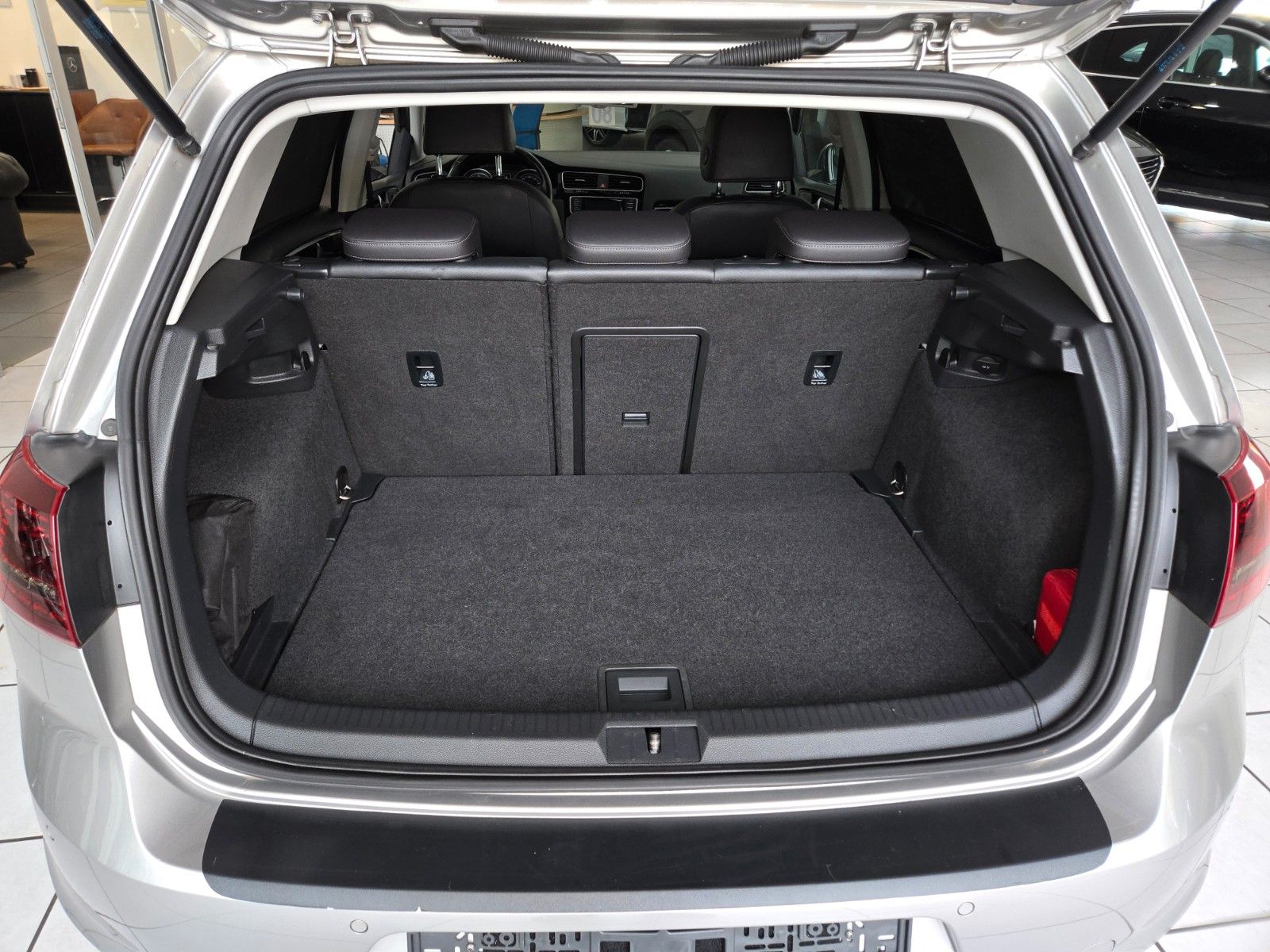 Fahrzeugabbildung Volkswagen Golf VII Lim. Highline BMT *PANORAMADACH*