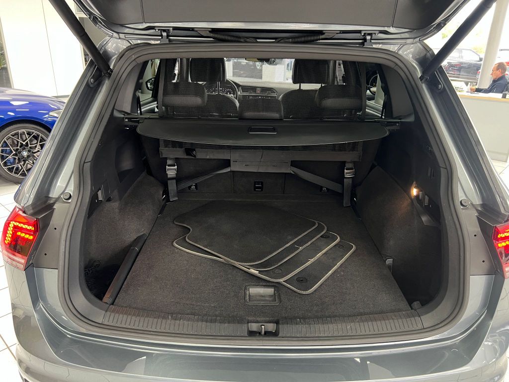 Volkswagen Tiguan Allspace 2.0TDI Highline 4Mo.*R-Line*ACC*