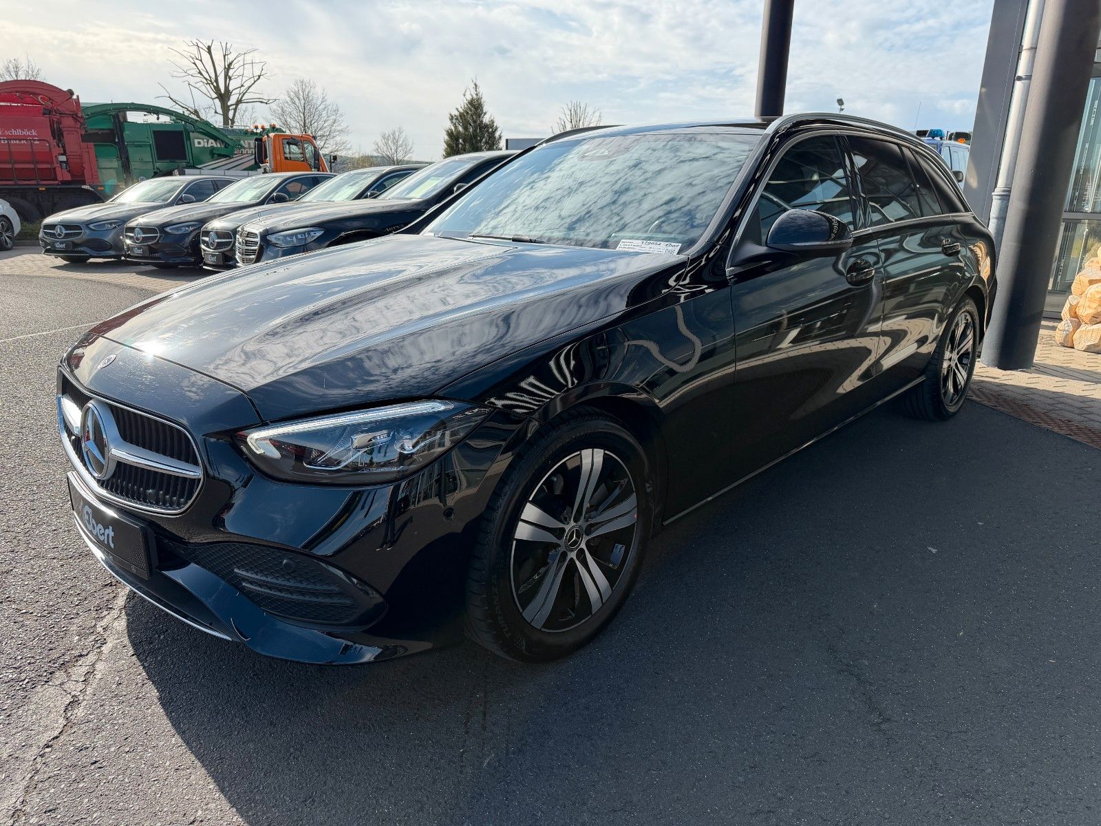 Fahrzeugabbildung Mercedes-Benz C 200d T Avantgarde+AHK+Ambiente+RKamera+MBUX+