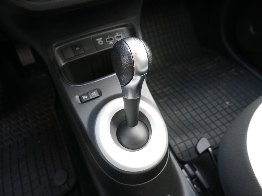 Fahrzeugabbildung Renault Twingo E-Tech KLIMA PDC SHZ RÜCKFAHRKAMERA NAVI