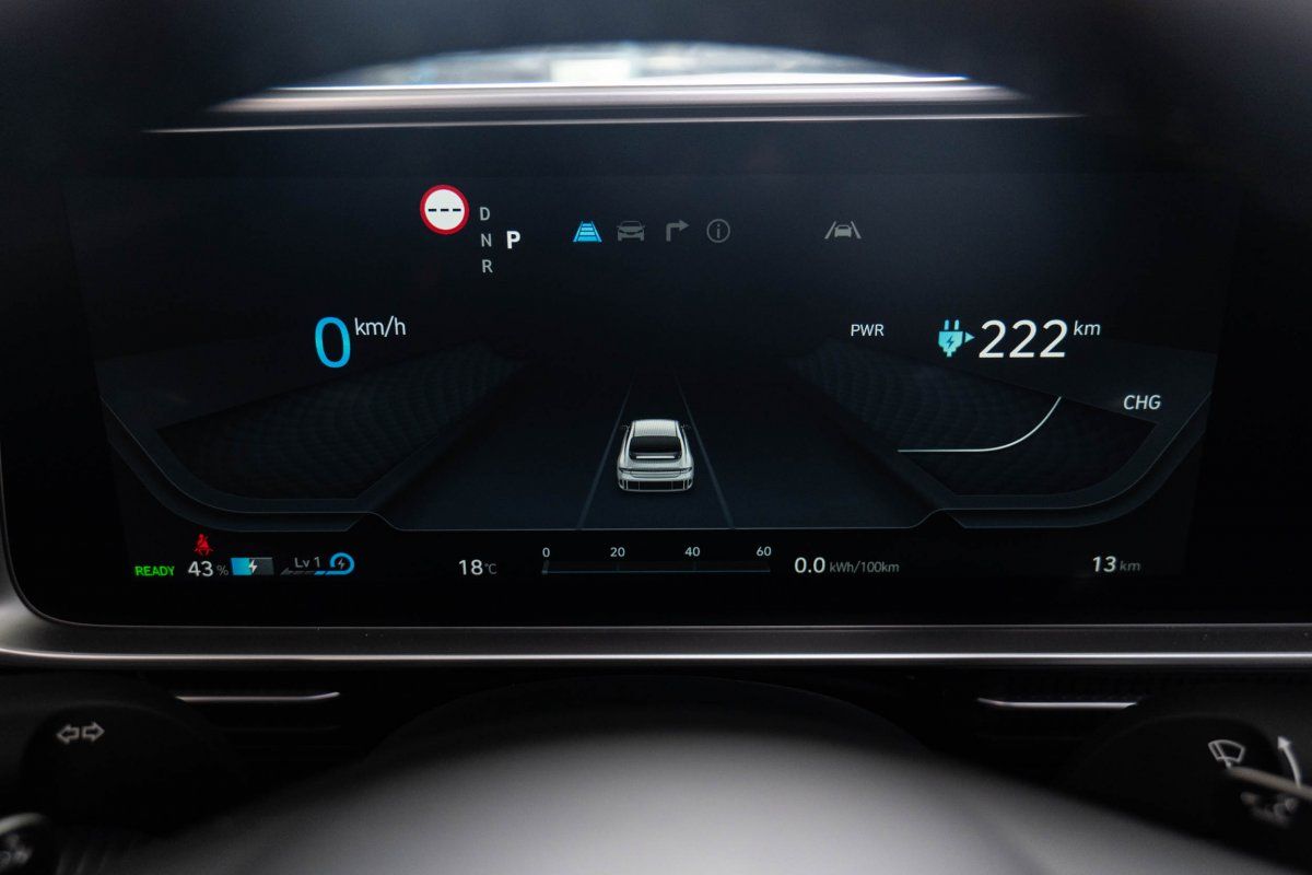 Fahrzeugabbildung Hyundai IONIQ 6 77,4kWh TECHNIQ BOSE Parkpaket