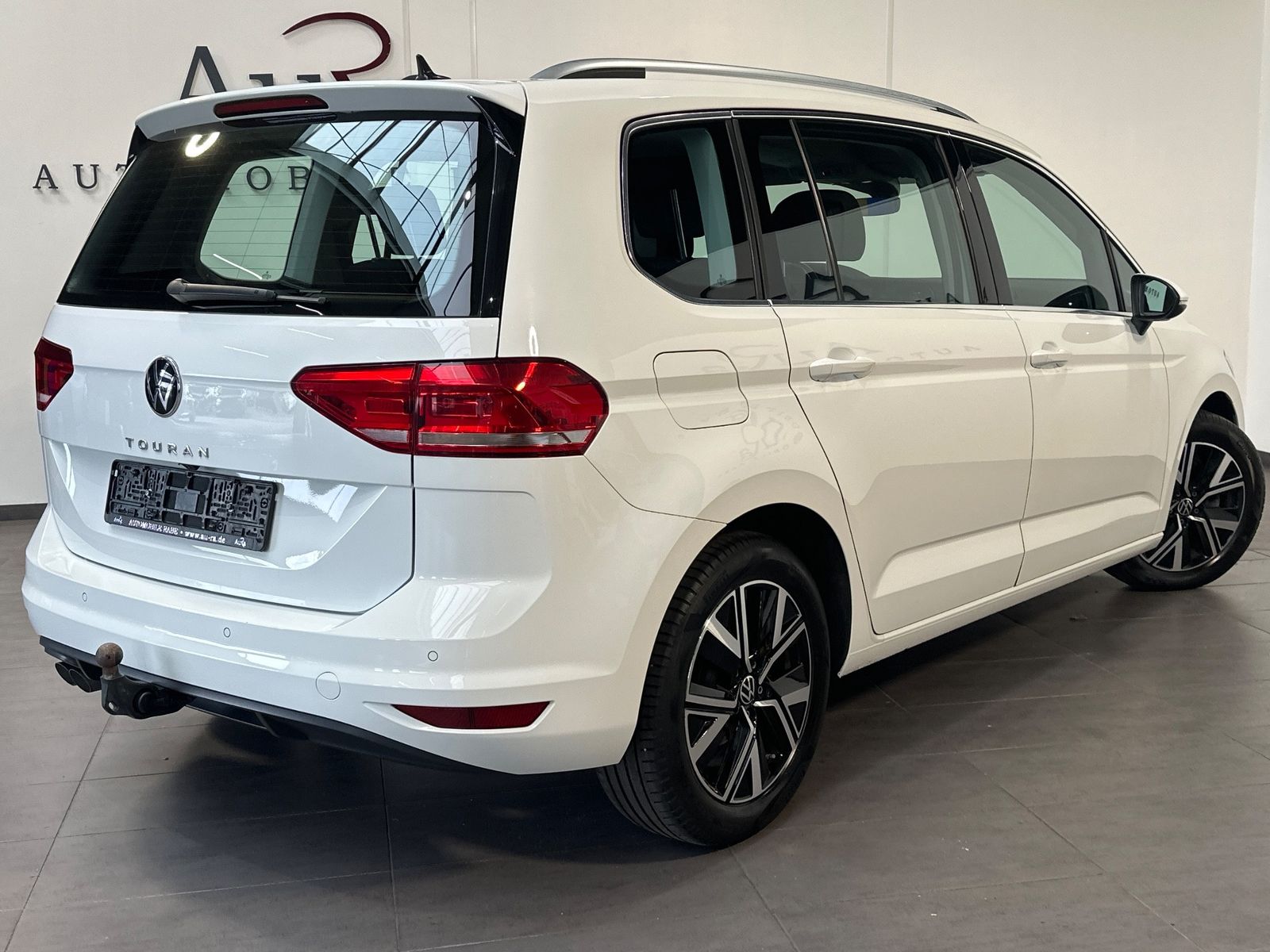 Fahrzeugabbildung Volkswagen Touran 2.0 TDI DSG Highline NAV+LED+ACC+AHK+SHZ