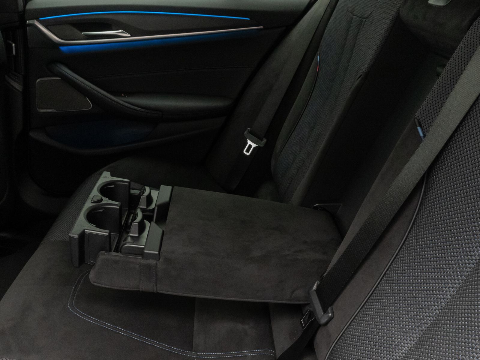 Fahrzeugabbildung BMW 530e M Sport H/K DAB HUD Alarm Komfort Kamera