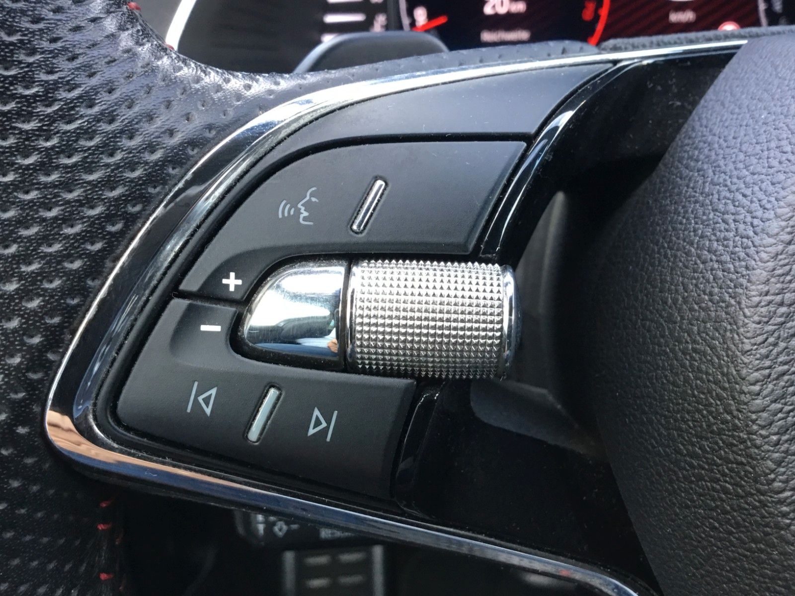 Fahrzeugabbildung SKODA Octavia Combi RS 2.0 TSI DSG+AHK+Head up+Matrix