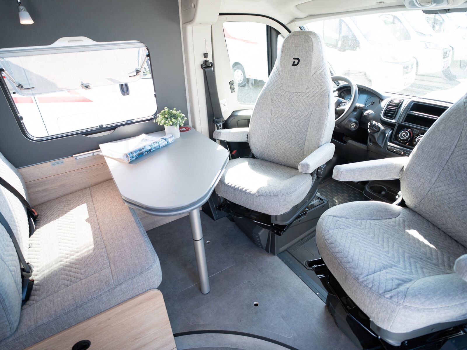 Fahrzeugabbildung Dethleffs Globetrail 640 EK Fiat Heckauszug/Rahmenfenster