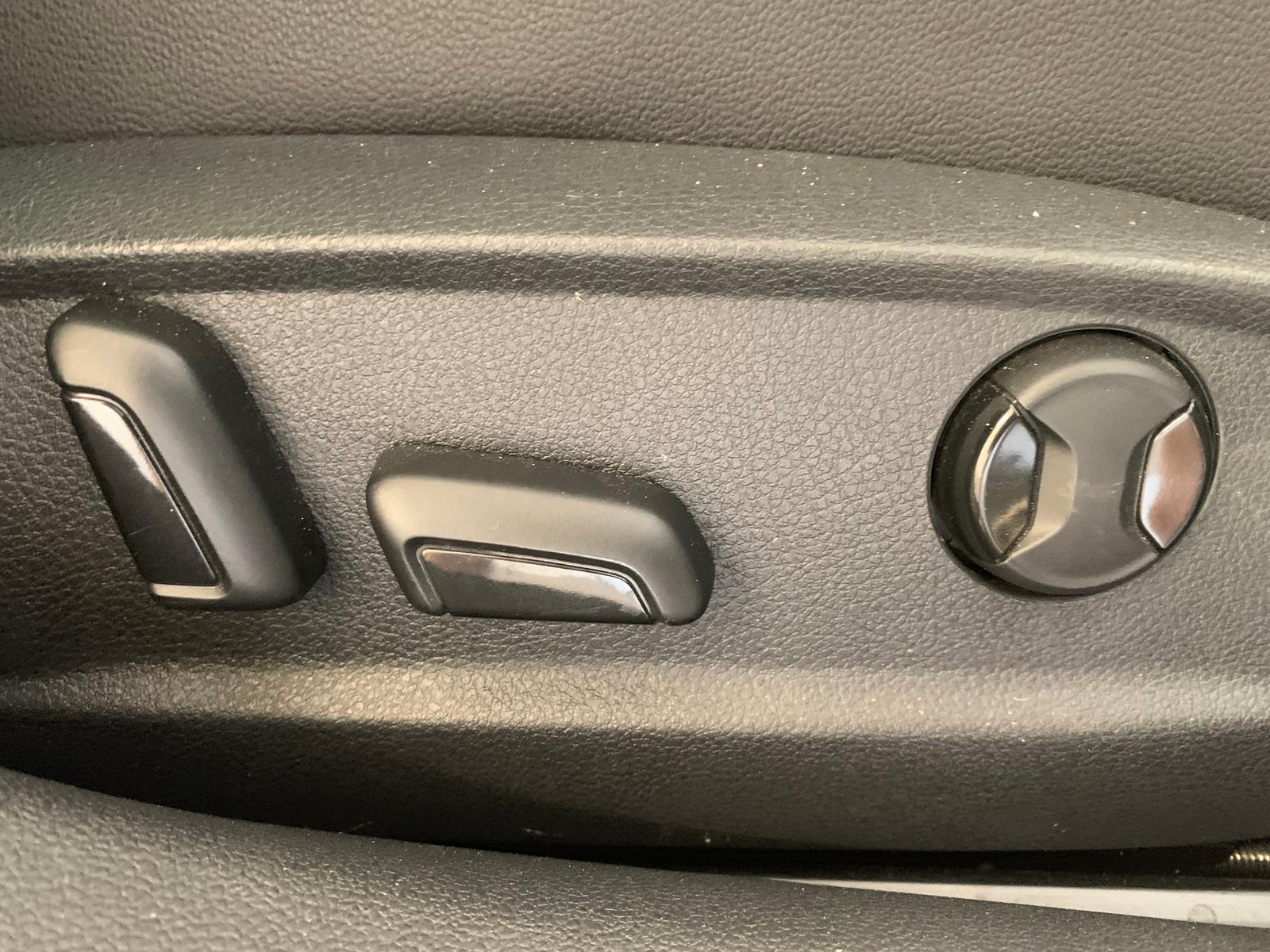 Volkswagen Passat Elegance DigTacho ACC Pano Memory, миниатюра 5