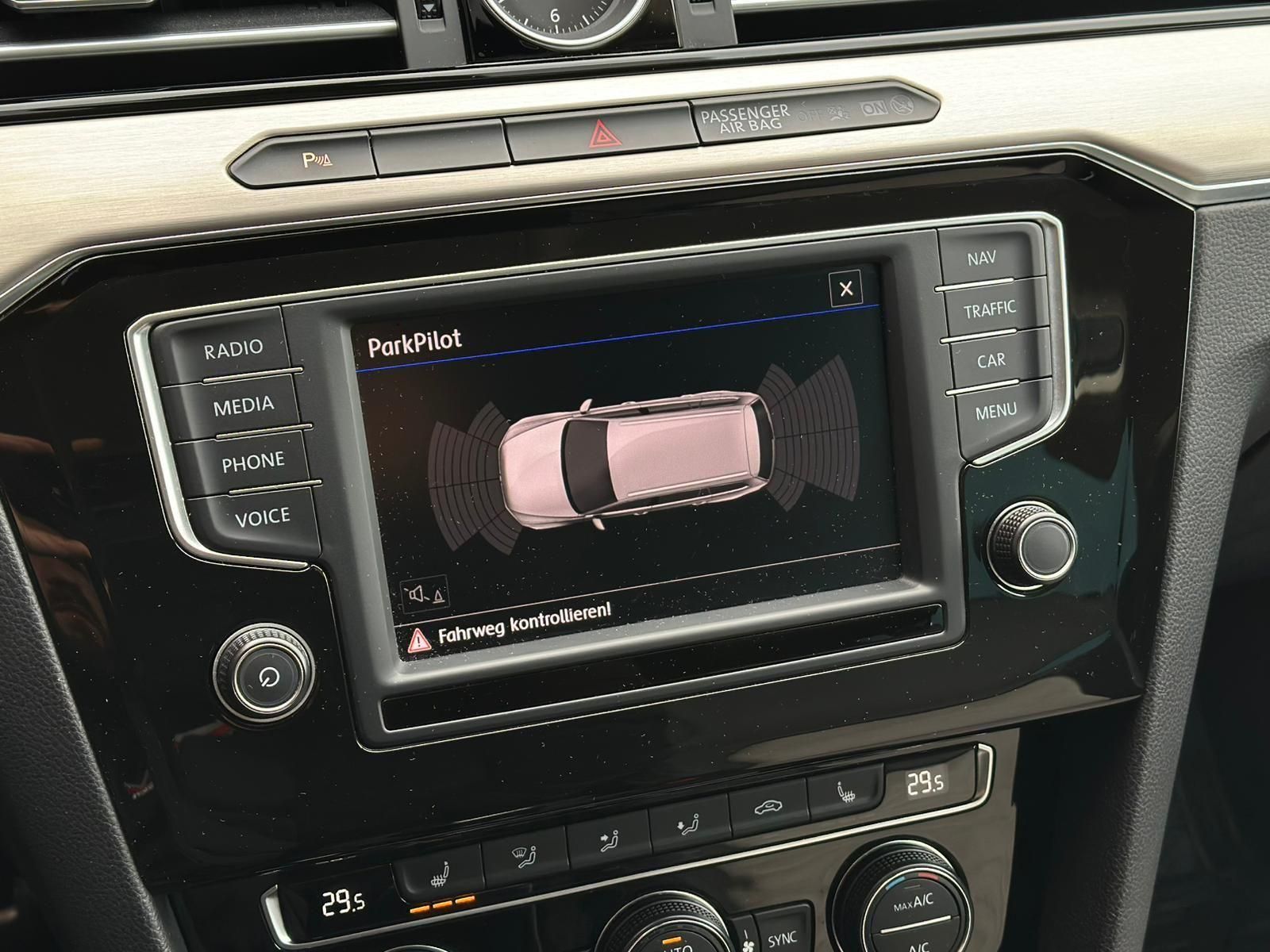 VW Passat Variant 1.4TSI BMT HIGHLINE* LED#SHZ#FH - Image 20