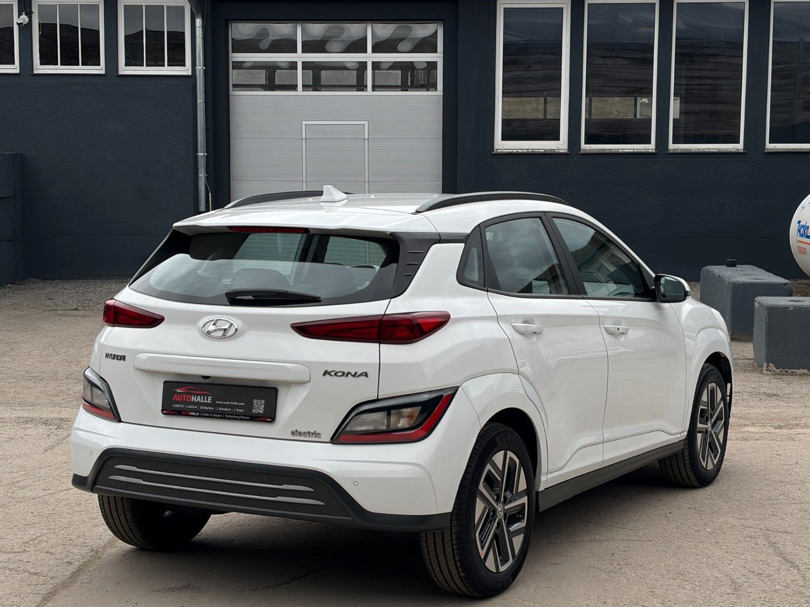 Fahrzeugabbildung Hyundai KONA E Select SHZ LHZ ACC PDC LFA LKA CAM CarPl.