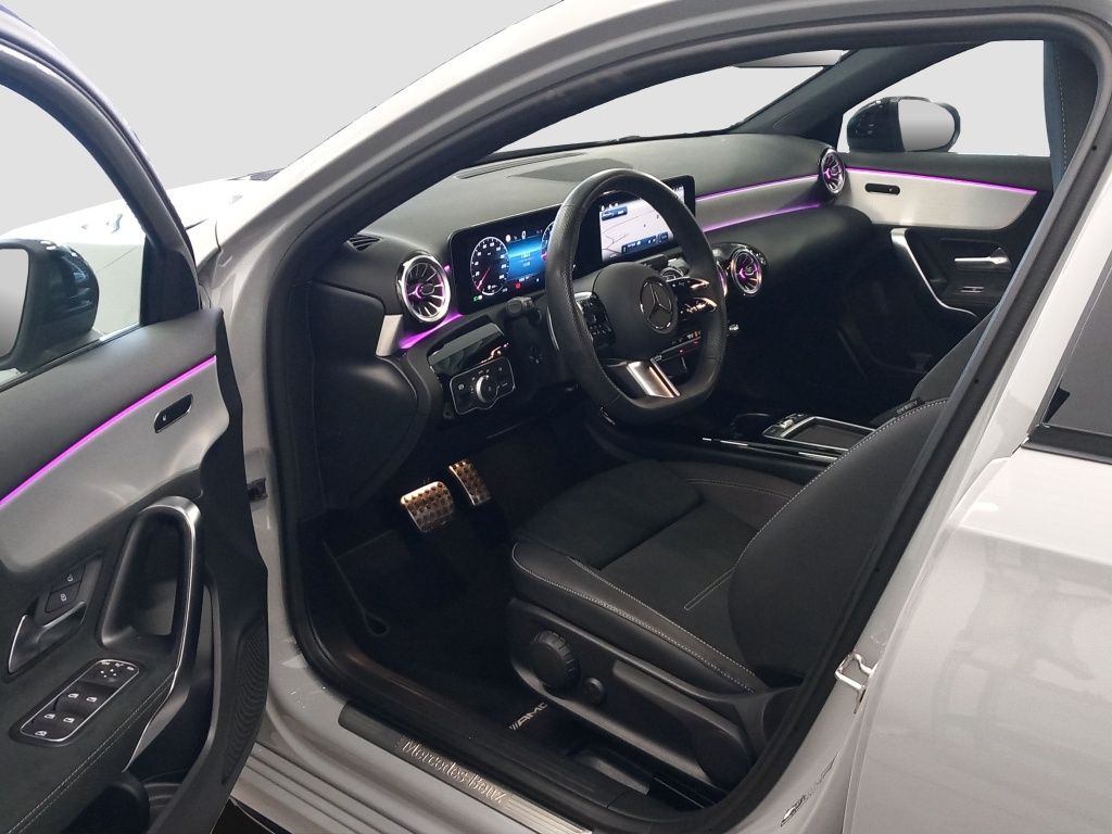 Fahrzeugabbildung Mercedes-Benz A 180 Kompaktlimousine AMG Line*Night Paket*LED