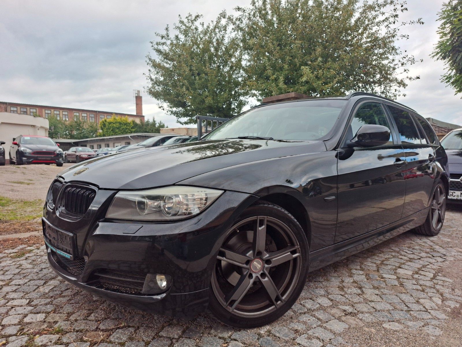 BMW BMW 318i Touring Pano 8fach Klima PDC Bi-Xenon MFL