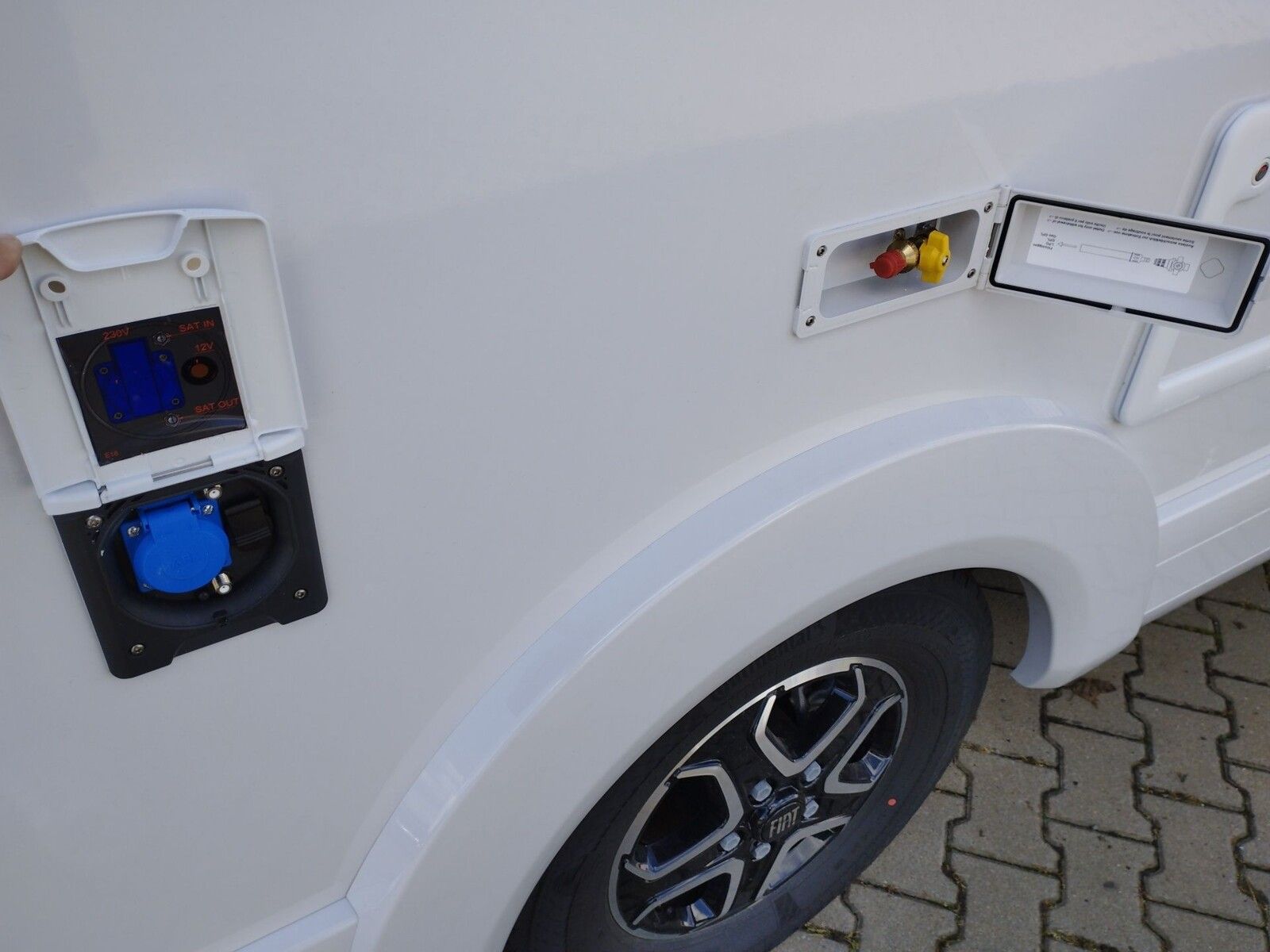 Fahrzeugabbildung Eura Mobil Integra Line IL 720 EB Mondial-Plus-Paket